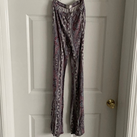 A&F Flowy Patterned Pants - Picture 5 of 5
